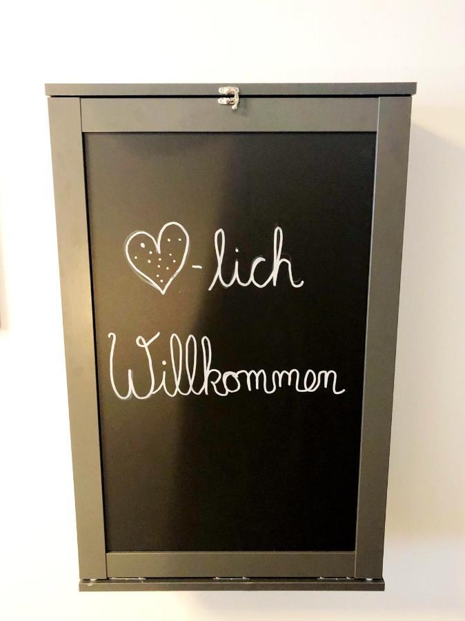 Lisas Gaestehaus Neckartenzlingen Exteriör bild