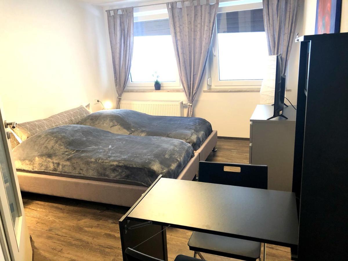 Lisas Gaestehaus Neckartenzlingen Exteriör bild
