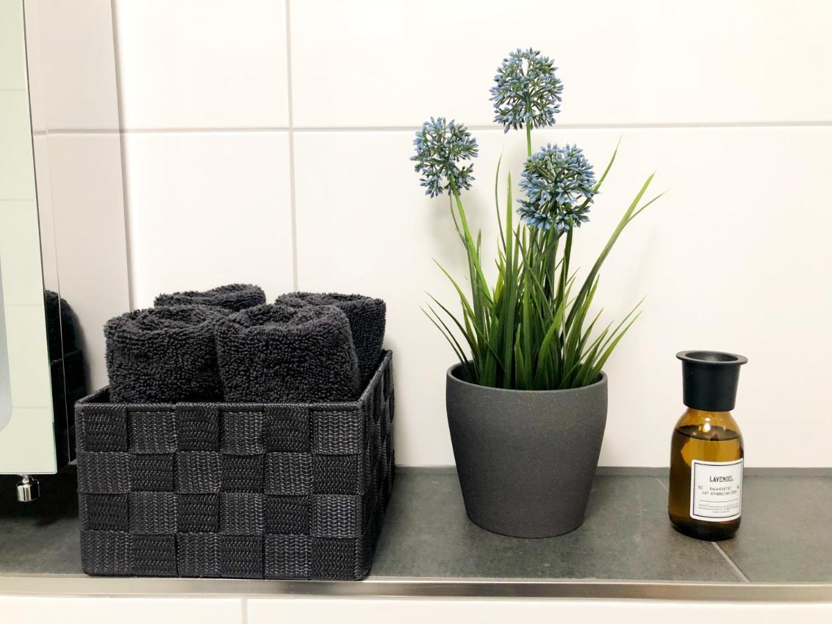 Lisas Gaestehaus Neckartenzlingen Exteriör bild